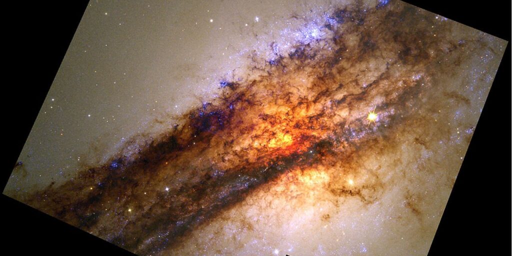 Фото центральной части галактики Кентавр A
