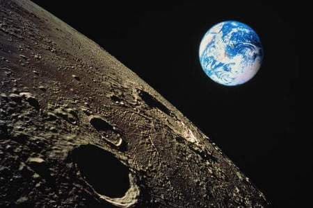 Планета Земля на фоне луной поверхности