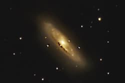 Спиральная галактика M65