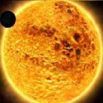 Крошечная планета на фоне солнца